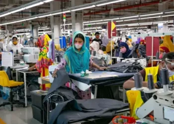 बांग्लादेश में 7 महीने में कपड़े की 140 फैक्ट्रियां बंद:1 लाख बेरोजगार, हसीना के तख्तापलट के बाद देश छोड़कर भाग रहे कंपनियों के मालिक