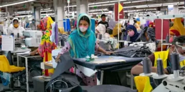 बांग्लादेश में 7 महीने में कपड़े की 140 फैक्ट्रियां बंद:1 लाख बेरोजगार, हसीना के तख्तापलट के बाद देश छोड़कर भाग रहे कंपनियों के मालिक