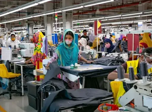 बांग्लादेश में 7 महीने में कपड़े की 140 फैक्ट्रियां बंद:1 लाख बेरोजगार, हसीना के तख्तापलट के बाद देश छोड़कर भाग रहे कंपनियों के मालिक