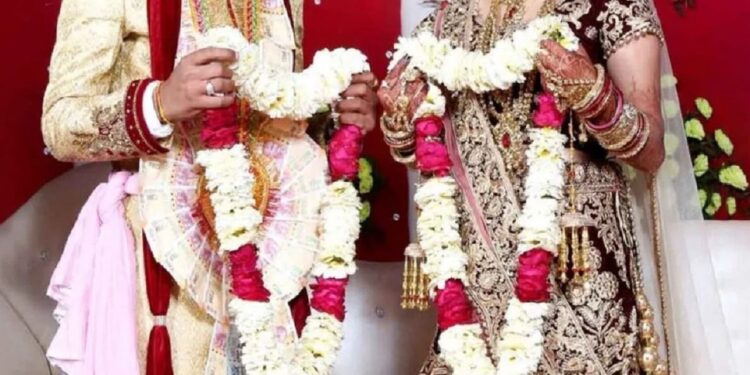 चोर-चोर कहकर जिसे पीटा, फिर अगले दिन उसी को बना लिया दामाद… आधी रात को ऐसा क्या हो गया?