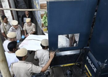 दिल्ली के मजनू का टीला इलाके में डबल मर्डर से सनसनी, युवती और 6 साल की बच्ची की चाकू से गोदकर हत्या