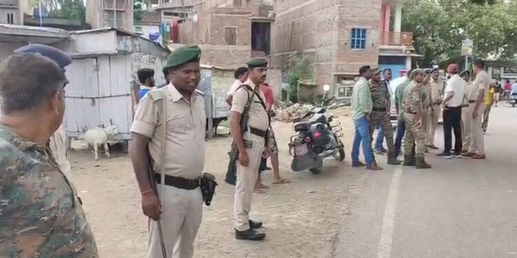 बिहार में अपराधी बेलगाम! बेगूसराय में बदमाशों ने दिनदहाड़े तीन युवकों को मारी गोली, एक की मौत, दो घायल