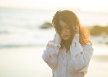 OMG! लड़की के गले से आती थी मेंढ़क जैसे आवाज, डॉक्टर को दिखाया तो निकली ये बीमारी