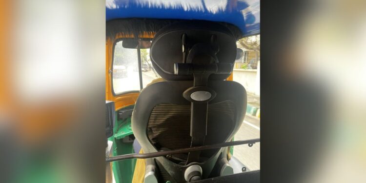 Viral: अजब बेंगलुरु की गजब कहानी! ऑटो ड्राइवर ने लगवा लिया गेमिंग चेयर, बन गया सोशल मीडिया सेंसेशन