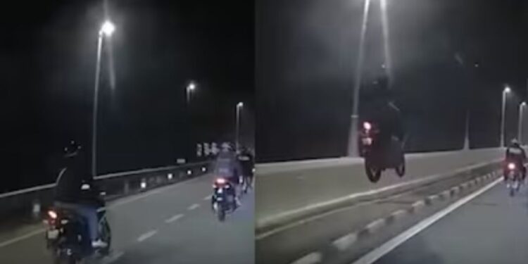 Viral Video: डिवाइडर पर उछाली बाइक और मुंह के बल जा गिरा बंदा, वीडियो देख लोग बोले- बस भाई टाइम अच्छा था तेरा!