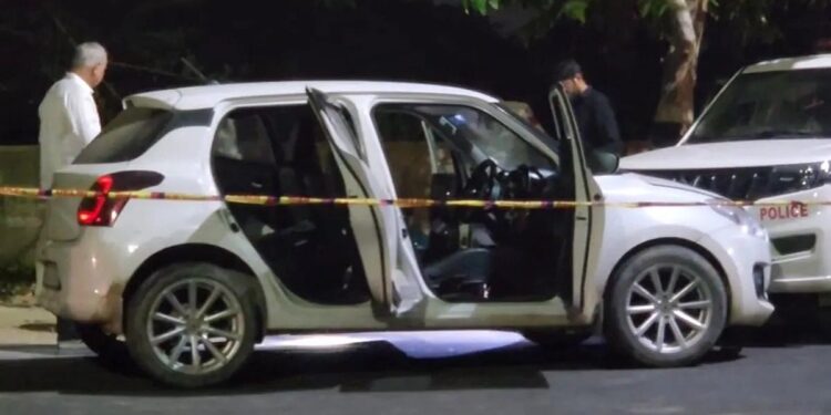 दिल्ली के रोहिणी में कुख्यात अपराधी लल्लू और गोगी गैंग के साथियों की पुलिस से मुठभेड़, 3 को पकड़ा