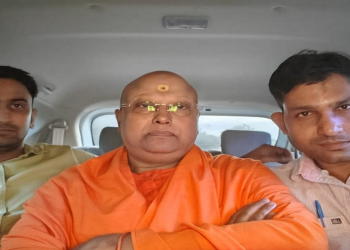 17 छात्राओं से यौन उत्पीड़न के आरोपी चैतन्यनंद सरस्वती का महिला सहयोगियों से हुआ आमना‑सामना, खुले कई राज!