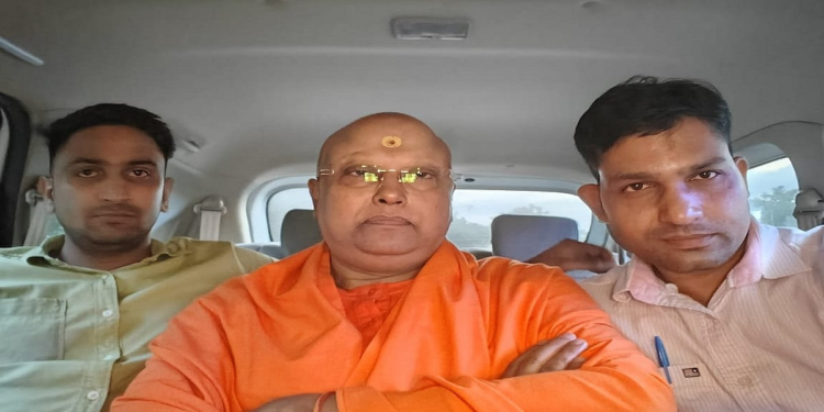 17 छात्राओं से यौन उत्पीड़न के आरोपी चैतन्यनंद सरस्वती का महिला सहयोगियों से हुआ आमना‑सामना, खुले कई राज!