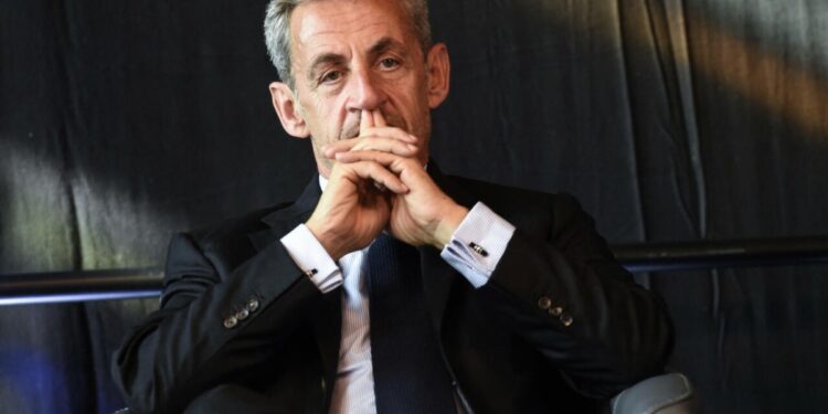 Nicolas Sarkozy Jail Reason: पूर्व फ्रांसीसी राष्ट्रपति निकोलस को क्यों मिली 5 साल की जेल? क्या है पूरा मामला? | French Ex-President Nicolas Sarkozy Sentenced To 5 Years Jail Alleged Libyan Campaign Know Reason News Hindi