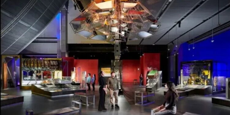 Adani Green Energy Gallery: लंदन में बनी शानदार अडानी गैलरी में पहुंच चुके हैं 10 लाख दर्शक, क्‍या है खासियत? | Adani Green Energy Gallery: London gallery has attracted 1 million visitors