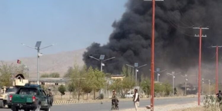 Afghanistan Pakistan War Live: ‘अफगानिस्तान में TTP नहीं, पाक अपनी सीमा संभाले’, बोले विदेश मंत्री मुत्ताकी | afghanistan attack on pakistan live update pak air strike on kabul today top breaking