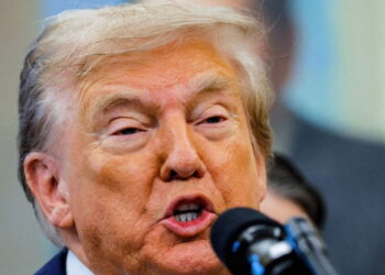 ट्रंप पर भड़के अमेरिकी सांसदों ने दी चेतावनी- बोले- जितनी जल्‍दी हो, भारत के साथ संबंध सुधारें | US lawmakers, furious with Trump, wrote letter warning him to improve relations with India as soon as possible.