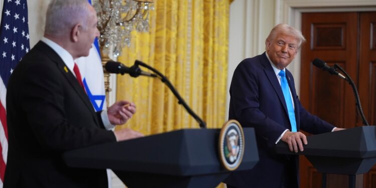 Israel Hamas War: गाली-गलौज पर उतरे Donald Trump! गाजा में शांति का श्रेय लेने पर Netanyahu को दी गालियां | Israel Hamas War-trump-netanyahu-gaza-ceasefire-controversy