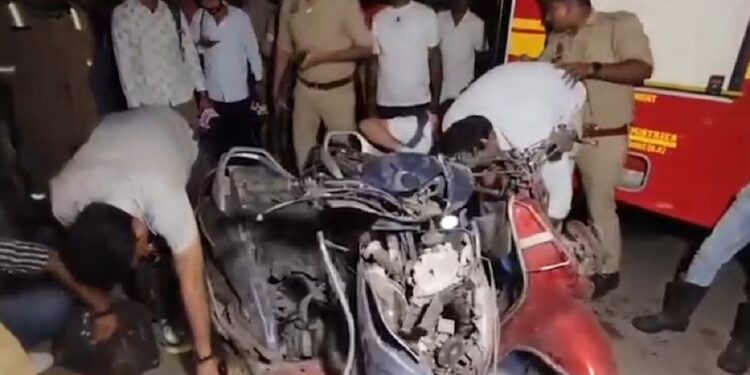 कानपुर में सड़क किनारे खड़ी दो स्कूटियों में जोरदार धमाका, 6 लोग घायल, फॉरेंसिक टीम जांच में जुटी