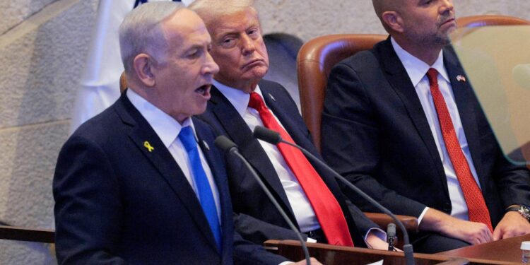 इजरायली संसद में भाषण दे रहे थे Donald Trump, दो सांसदों ने काटा बवाल, अमेरिकी राष्ट्रपति का विरोध | international/trump-israel-speech-chaos-lawmakers-protest-genocide-sign