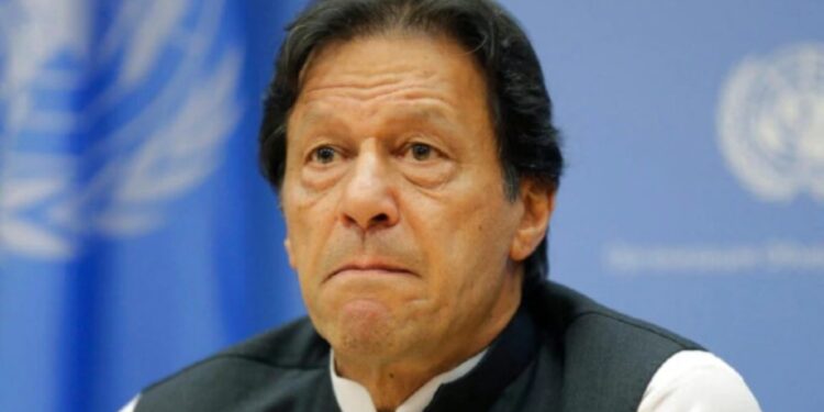 इमरान खान ‘गायब’, मौत की अफवाहों के बीच बहन का ‘विस्फोटक’ बयान, अदियाला जेल के बाहर समर्थकों का प्रदर्शन | Imran khan missing death rumors sister explosive statement adiala jail siege pakistan