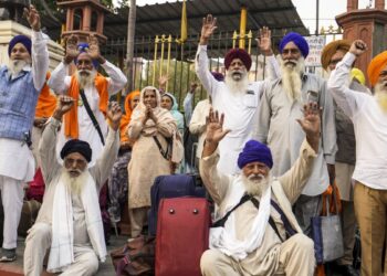 India Pakistan Tension: भारतीय सिखों की पाकिस्तान में एंट्री! अब क्या होने वाला है कुछ बड़ा? जानें Plan | India Pakistan Tension Indian Sikh Pilgrims Enter Pakistan In Guru Nanak Jayanti 2025 Know Plan News Hindi