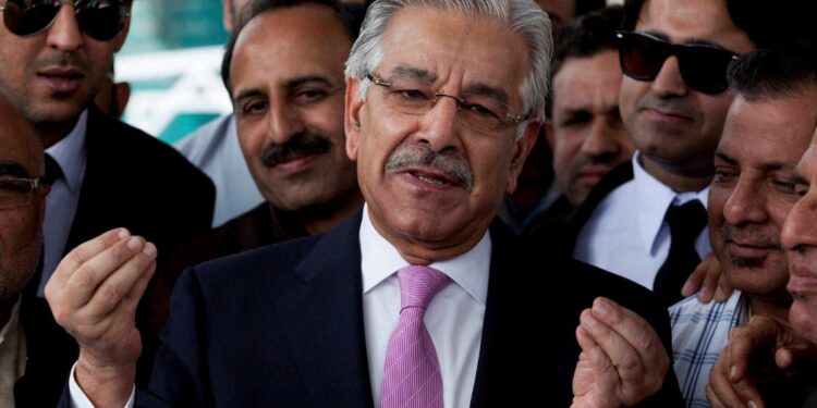 India Pakistan Tension: ‘भारत हमला कर सकता है’, पाकिस्तानी रक्षा मंत्री ने ऐसा क्यों कहा? | pakistan india tensions khawaja asif sohail afridi fake terrorism