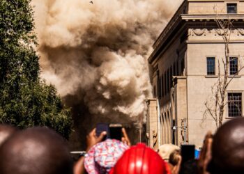 Mexico Supermarket Blast Reason: सुपरमार्केट विस्फोट में बच्चों समेत 23 लोगों की दर्दनाक मौत, क्या वजह? | Mexico Supermarket Blast Reason: 23 people including children killed, President Sheinbaum Condolences News Hindi