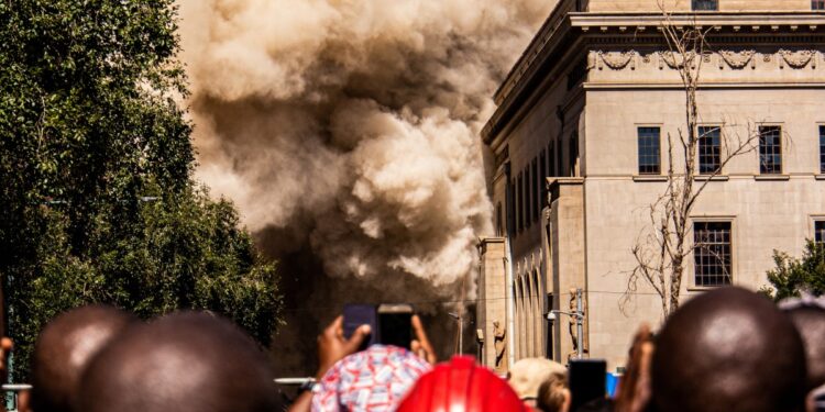 Mexico Supermarket Blast Reason: सुपरमार्केट विस्फोट में बच्चों समेत 23 लोगों की दर्दनाक मौत, क्या वजह? | Mexico Supermarket Blast Reason: 23 people including children killed, President Sheinbaum Condolences News Hindi