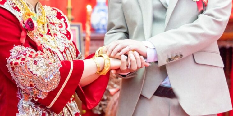 Ajab Gajab: चीन के इस गांव में बना अजीबोगरीब नियम, दूसरे प्रांत में शादी की तो लगेगा जुर्माना