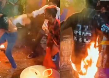 Viral Video: आग लगाकर स्टंट दिखा रहा था बंदा, उठी ऐसी लपटें निकल गई सारी हवाबाजी