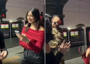 Viral Video: मेट्रो में Reel बनाते पकड़ी गई लड़कियां, “Pookie” मोमेंट ने बना दिया माहौल