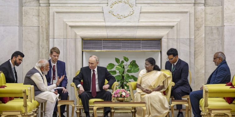 India-Russia 16 Big Deals List: क्या है भारत-रूस के बीच की 16 बड़ी डील? पुतिन की दो दिनी यात्रा कैसी रही? | India-Russia 16 Big Deals List: Putin PM Modi Meeting 2025 Sets Trade Target Key Highlights Hindi News