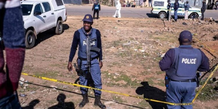 Johannesburg Mass Shooting Reason: दक्षिण अफ्रीका के जोहान्सबर्ग में गोलीबारी क्यों? 10 मरे-हमलावर फरार | South Africa Johannesburg Mass Shooting Reason: Near Bekkersdal Attack, Many Killed-Injured News Hindi