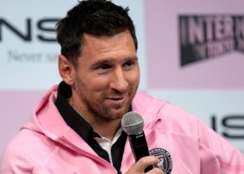 Messi India Tour: फुटबॉलर मेस्सी के साथ एक फोटो मात्र ₹10 लाख में, फैन्स ने दिया मजेदार रिएक्श | Messi India Tour-fans-reactions-over-one-picture-with-messi-in-10-lakh-memes-viral-news-hindi