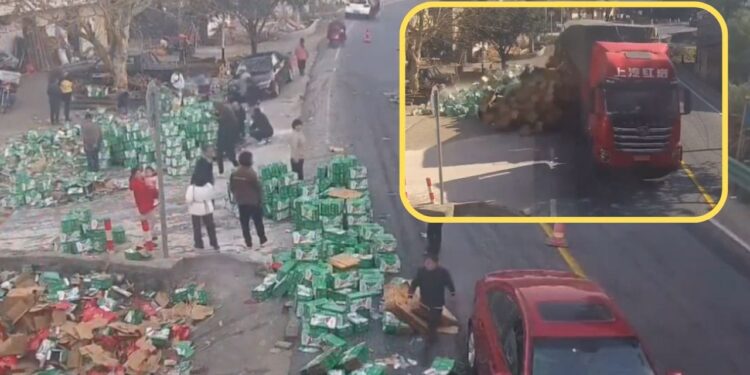 Viral Video: ट्रक से गिरा सामान, तो चाइना के लोगों ने दिखाई गजब की इंसानियत, दिल छू लेगा ये वीडियो