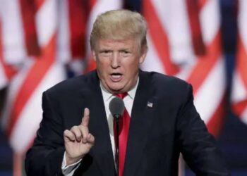 Donald Trump On India: वेनेजुएला के बाद अब ट्रंप ने भारत को क्यों दी चेतावनी, क्या रुक जाएगा व्यापार? | trump warns india over russian oil trade pm modi tariffs update 2026 World news hindi