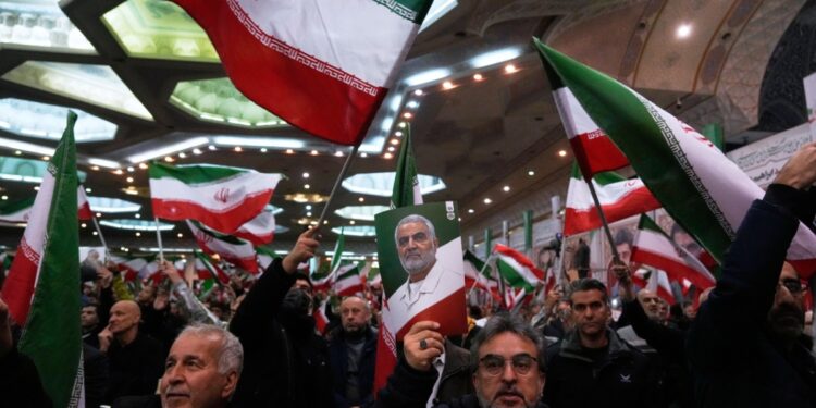 Iran Protests 2026: ईरान में फंसा है परिवार? ऐसे मदद पहुंचाएगा भारतीय दूतावास, जानें ये ‘इमरजेंसी’ तरीका | iran protests safety guide for indians stuck in tehran how to contact indian embassy during internet shutdown 2026
