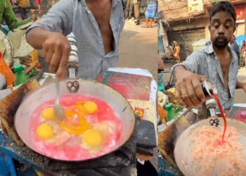 Viral Video: ये क्या बकवास है…स्ट्रॉबेरी जूस डालकर बना दिया अंडा, देखते ही लोगों का पारा हुआ हाई