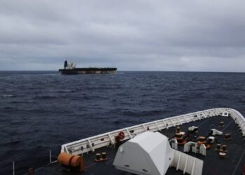 US Seized Russian Oil Tanker: कौन हैं ये 28 क्रू मेंबर्स, रूसी तेल टैंकर संग अमेरिका के कब्जे में? | US Seizes Russian Oil Tanker Marineera: 28 Crew Members Including Three Indians Name List News Hindi