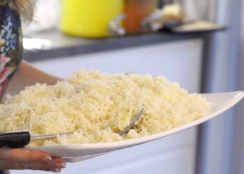 Viral Video: खाने का सत्यनाश…चावल में चॉकलेट, अंडा, टमाटर, जूस मिलाकर बनाई ऐसी चीज, देखते ही लोगों ने पीट लिया माथा