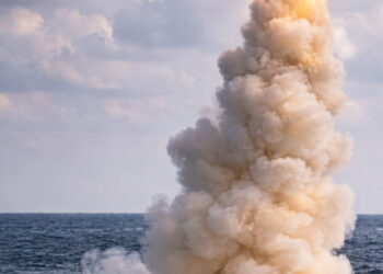 ईरान ने होरमुज समुद्री रास्‍ता किया बंद, दागी मिसाइलें, क्यों पूरी दुनिया के लिए अहम हैं ये Sea ​​route | Iran closed Hormuz sea route, fired missiles, from where oil is supplied to the world