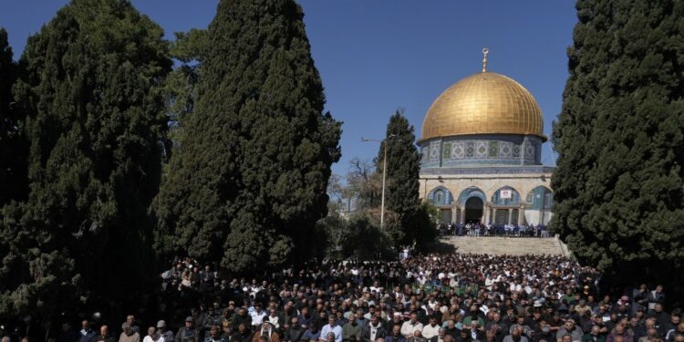 Ramadan 2026: रमजान के दौरान टूटा Al-Aqsa मस्जिद का 60 साल पुराना समझौता, पहली शाम में छापीमारी, इमाम अरेस्ट | Ramadan 2026: Al Aqsa Mosque Jerusalem tension between jews and Muslim-world-news-hindi