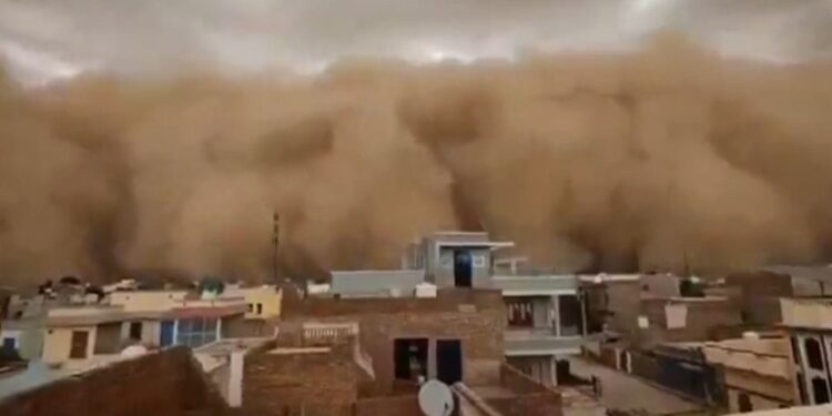 Viral Video: राजस्थान में उठा भयानक रेत का तूफान, ‘दानवीय’ रूप देख फटी रह गईं लोगों की आंखें