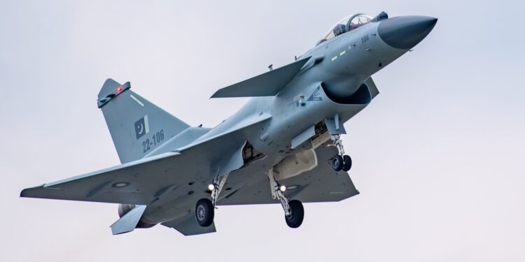 Bangladesh J-10CE Fighter Jet Deal: चीन से J-10CE खरीदेगा बांग्लादेश, भारत के लिए क्यों बढ़ा ‘टू-फ्रंट’ खतरा | bangladesh-j10ce-fighter-jet-deal-china-india-security-concern-international-news-hindi
