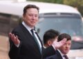 Elon Musk Net Worth: एलन मस्क बने दुनिया के पहले ट्रिलियनर, इतनी हुई कमाई कि डॉलर से 3 बार लपेट दें धरती | Elon Musk Net Worth-first-trillionaire-net-worth-1-trillion-dollar-world-news-hindi