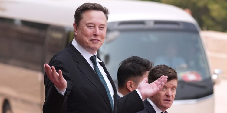Elon Musk Net Worth: एलन मस्क बने दुनिया के पहले ट्रिलियनर, इतनी हुई कमाई कि डॉलर से 3 बार लपेट दें धरती | Elon Musk Net Worth-first-trillionaire-net-worth-1-trillion-dollar-world-news-hindi