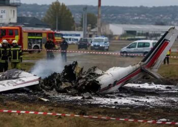 Plane Crash Reason: कैसे फ्रांस के टॉमब्लेन में प्लेन हुआ क्रैश? पायलट समेत 11 लोगों की दर्दनाक मौत | France Tomblaine Plane Crash Reason: 11 Skydivers Dead With Pilot, Know Profile News Hindi