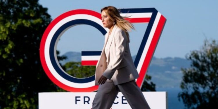 G7 Summit 2026: फ्रांस में सजा महाशक्तियों का दरबार, पीएम मोदी पर क्‍यों टिकी है दुनिया की नजर? | G7 Summit 2026: Trump, Modi, And The Future Of Global Geopolitics In France
