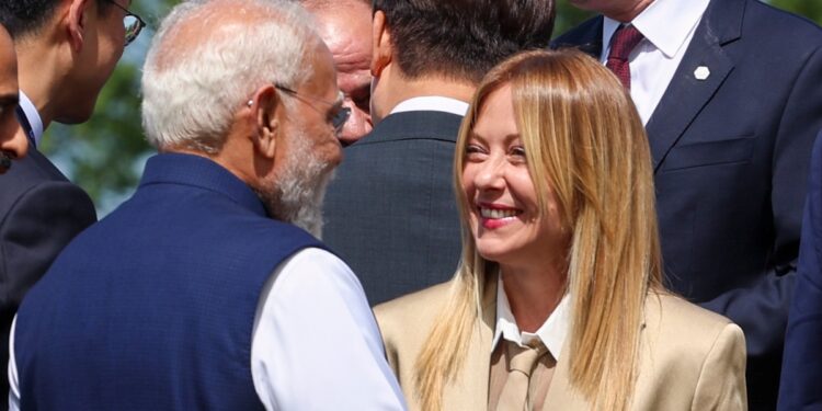 Giorgia Meloni On India: ‘अगर आप दिल्ली से चुनाव लड़ें तो 10 लाख वोटों से जीतेंगी’, किसने ली मेलोनी की चुटकी? | giorgia-meloni-india-visit-delhi-posters-election-joke-international news hindi