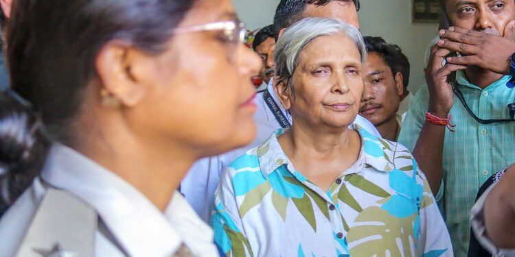गिरिबाला सिंह और समर्थ सिंह 14 दिन की न्यायिक हिरासत में भेजे गए, मीडिया ट्रायल पर रोक लगाने की मांग