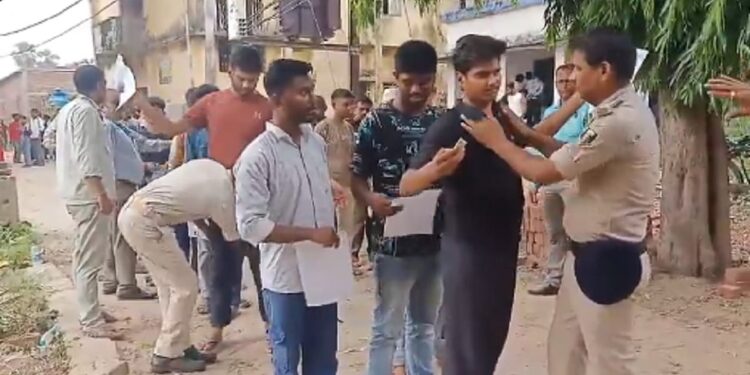 बिहार पुलिस रेडियो ऑपरेटर भर्ती परीक्षा में धांधली का भंडाफोड़, केंद्र अधीक्षक समेत 15 गिरफ्तार