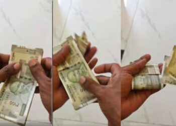 Viral Video: 500 के नोटों की गड्डी संभालने का नया तरीका वायरल, देसी हैक देख लोग बोले- ये दिमाग है या जादू?