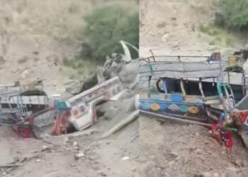 Pakistan Bomb Blast: खैबर पख्तूनख्वा के बन्नू में आतंकी हमला, रिमोट कंट्रोल विस्फोट में 7 की मौत | bannu twin explosions kp province remote control blast passenger van