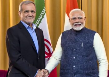 पश्चिम एशिया संकट के बीच PM Modi की ईरानी राष्ट्रपति से क्या हुई बातचीत? भारत के लिए क्या मायने? समझें | PM Modi And Iranian President Pezeshkian Hold Diplomatic Talks Amid 2026 West Asia Crisis Challenges